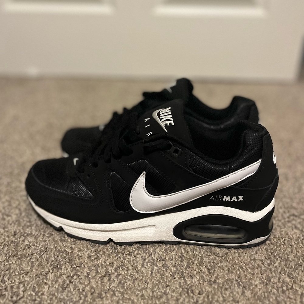 Nike Women's Air Max Command Sneakers size 9